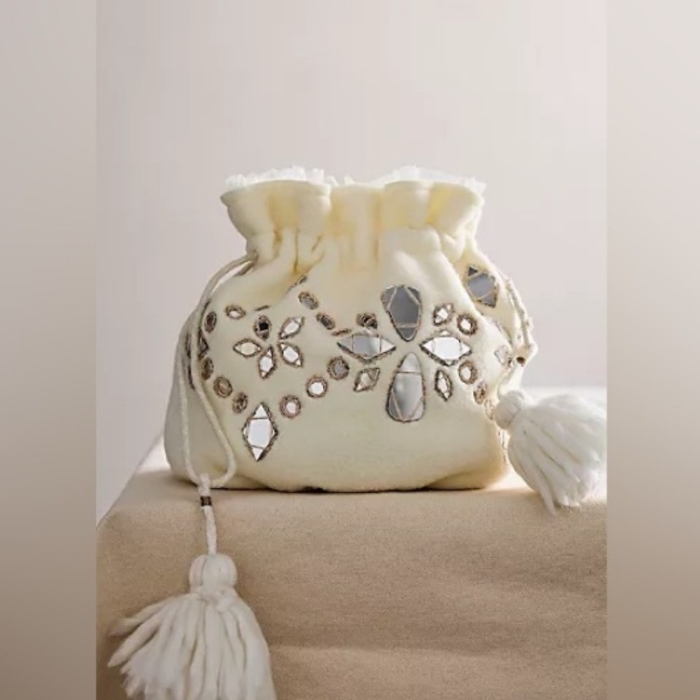 Free People Cute Tassel Sac...Cute Wristlet / Gift Sac  NWT Cream